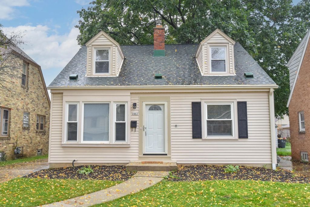 2463 N 85th St, Wauwatosa