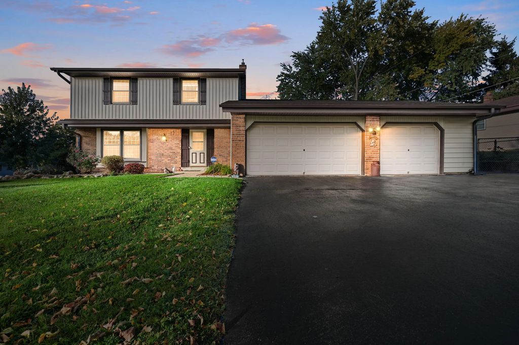 1700 Mohawk Ln, Waukesha