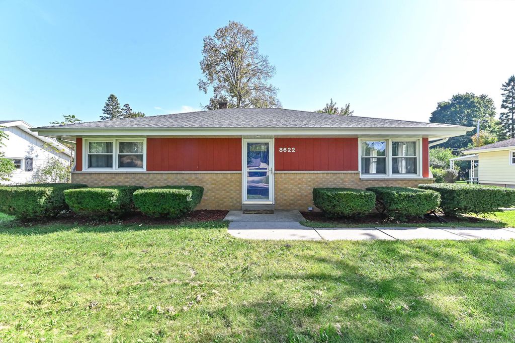 8622 N 52nd St, Brown Deer