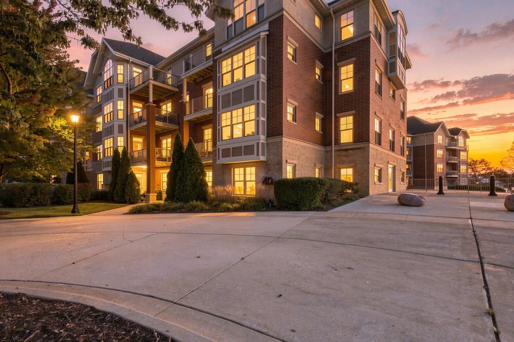 4120 S Lake Dr 453, Saint Francis