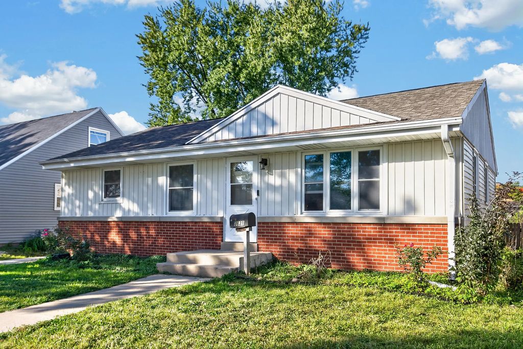 3631 S 82nd St, Milwaukee
