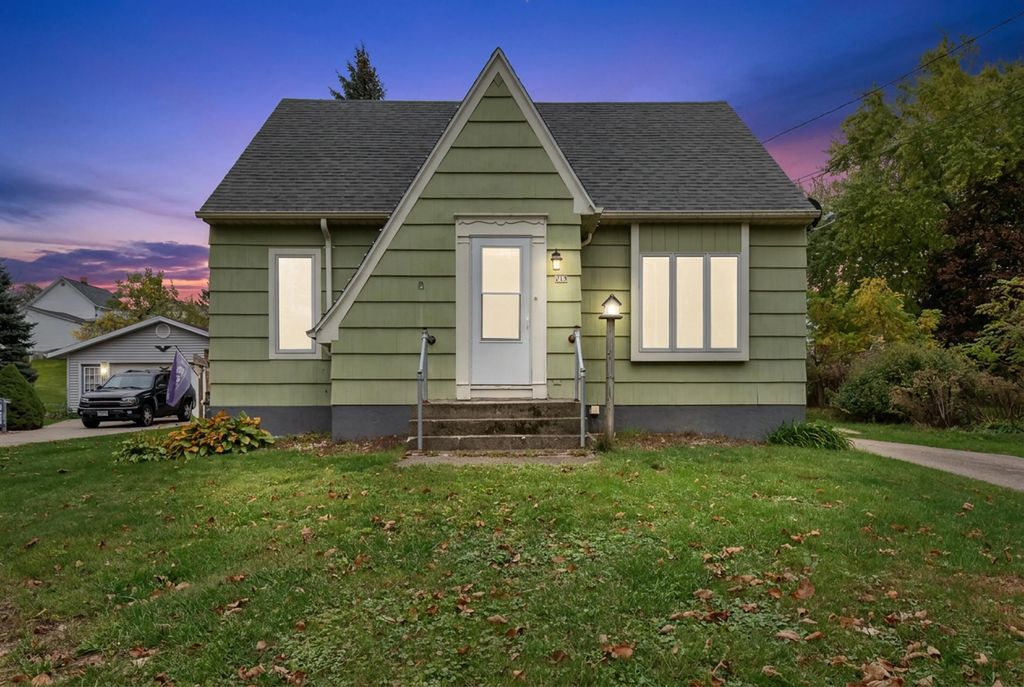 213 Wisconsin St, Theresa