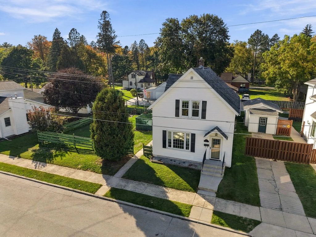 838 N 19th St, Manitowoc