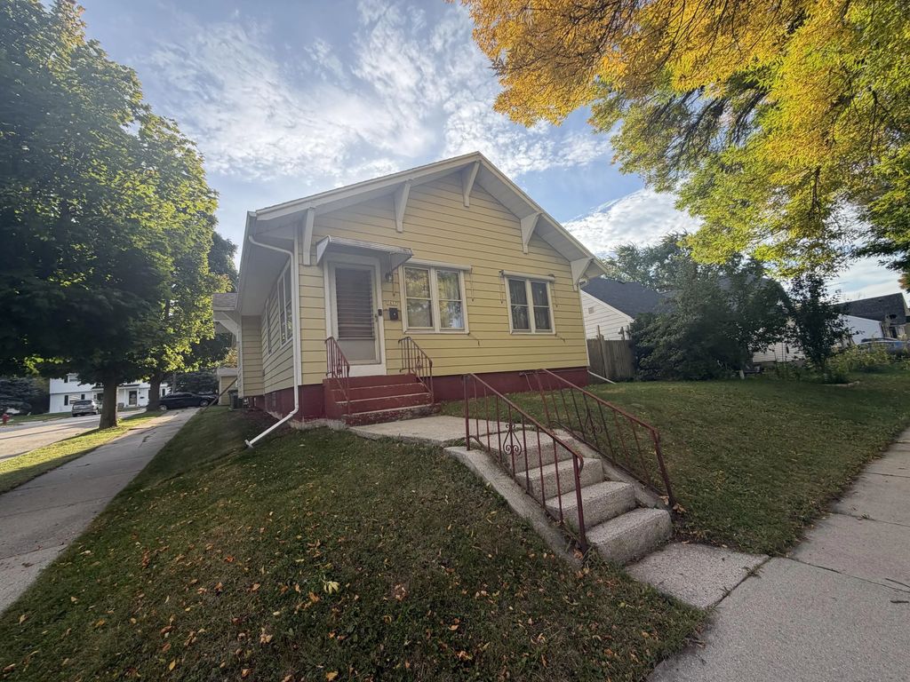 2437 N 22nd St, Sheboygan