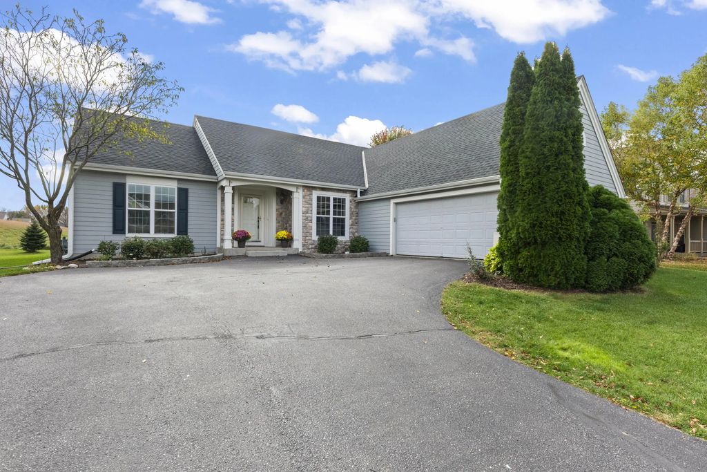 N56w35151 Pondview Ln, Lac La Belle