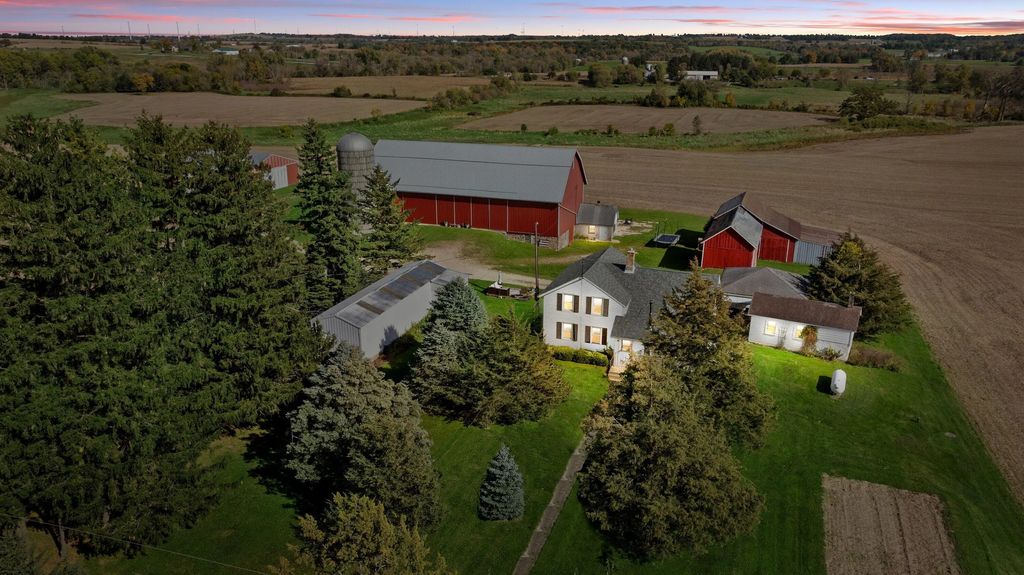N5050 Brown Rd, Hubbard