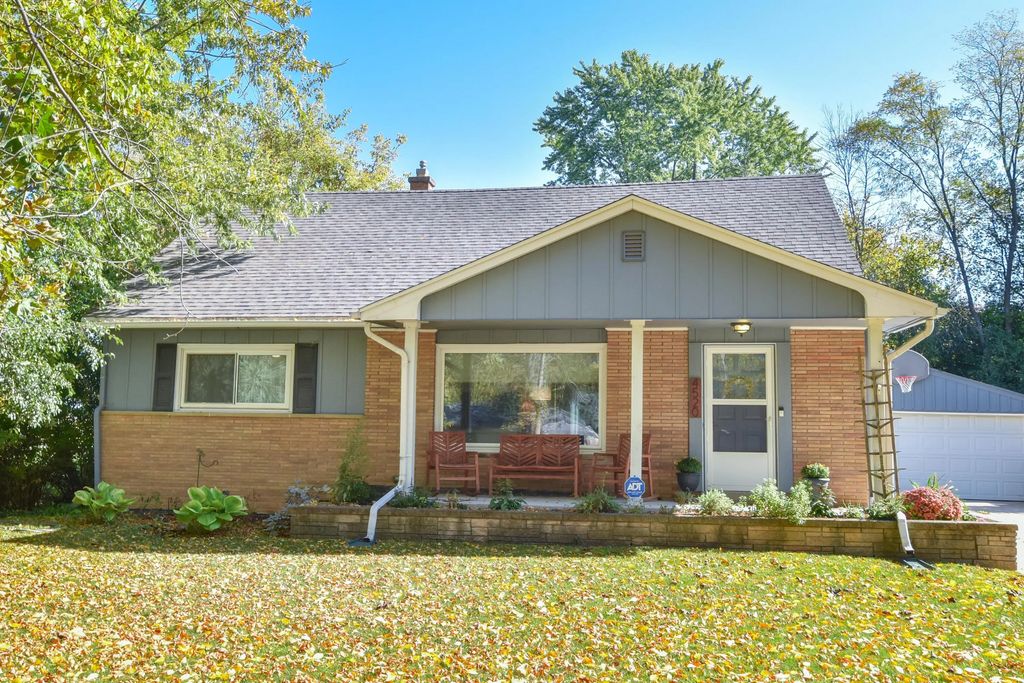 4520 N 100th St, Wauwatosa