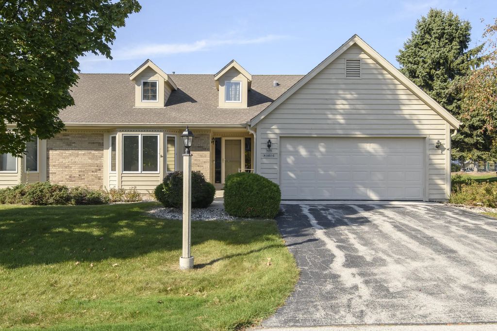 N98w18030 Bramblewood Ct D-55, Germantown