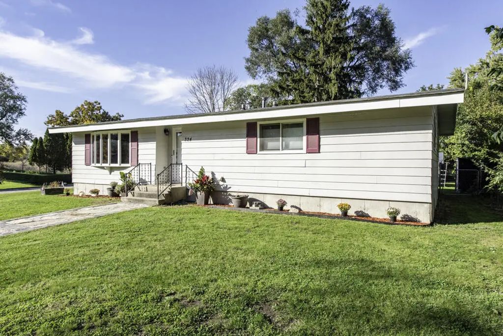 324 W Depot St, Salem Lakes