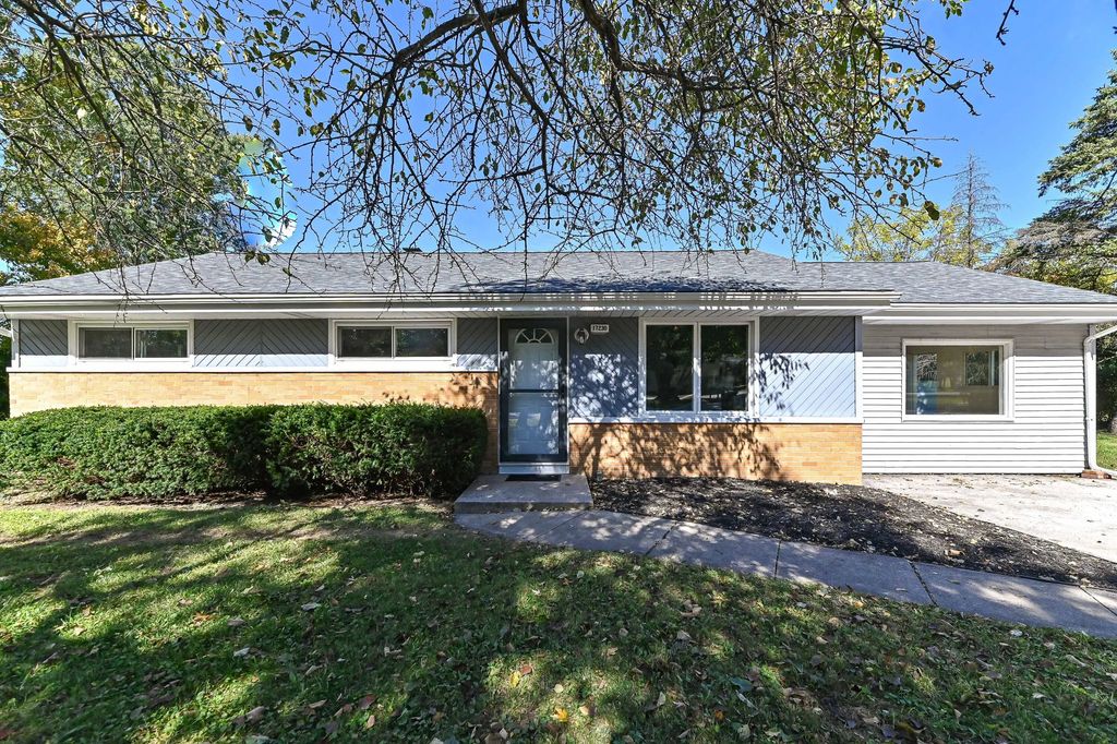 17230 W Jills Dr, New Berlin