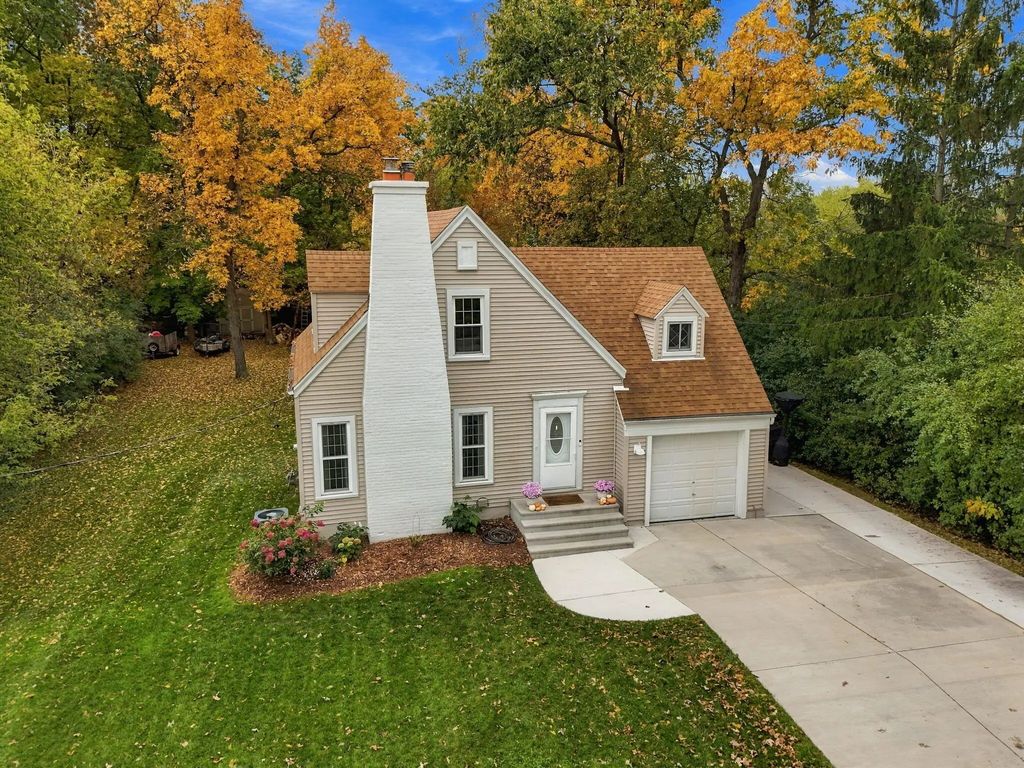 13825 Keefe Ave, Brookfield
