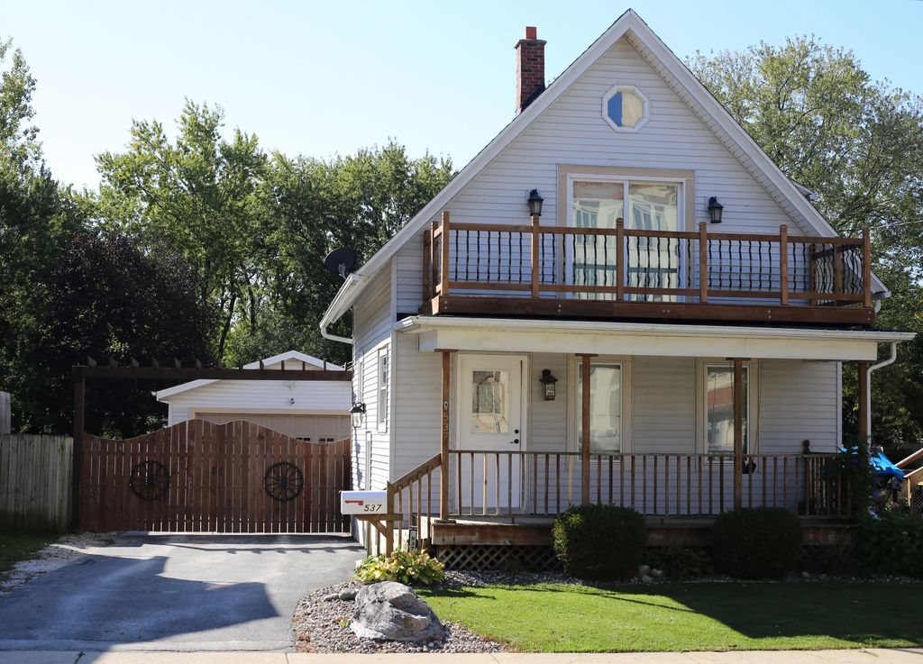 537 Elizabeth St, Waukesha