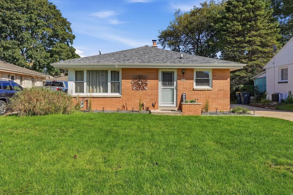 5446 S 113th St, Hales Corners