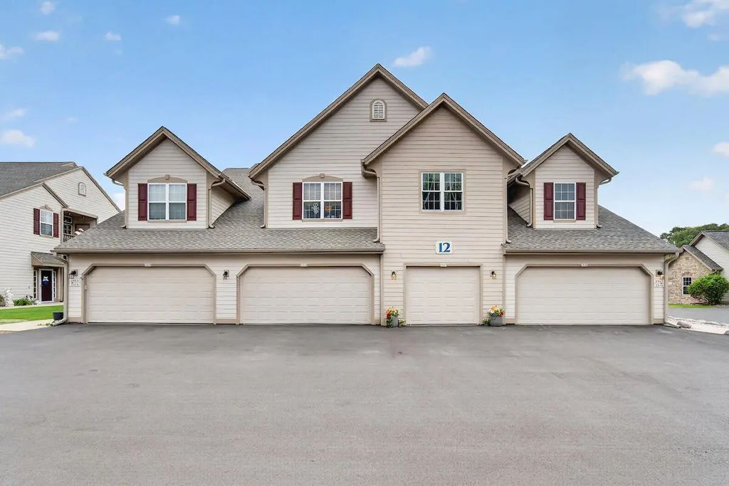 2319 W Vista Bella Dr, Oak Creek