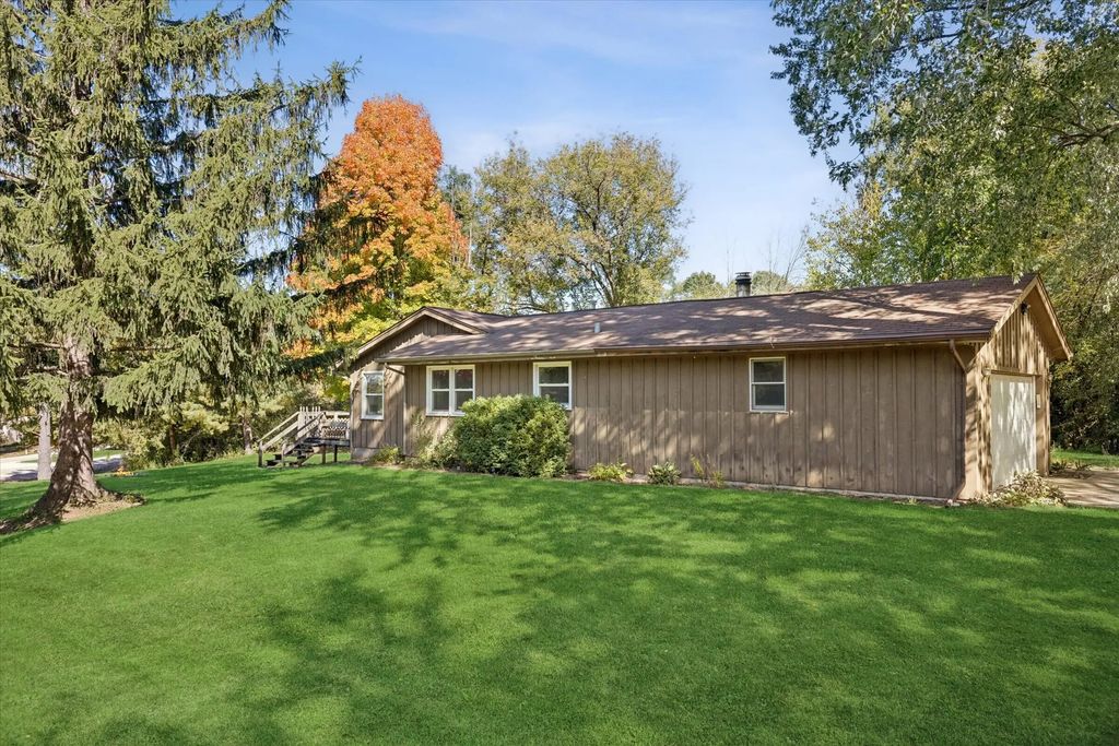 W5162 Strawberry Hill Rd, Sugar Creek