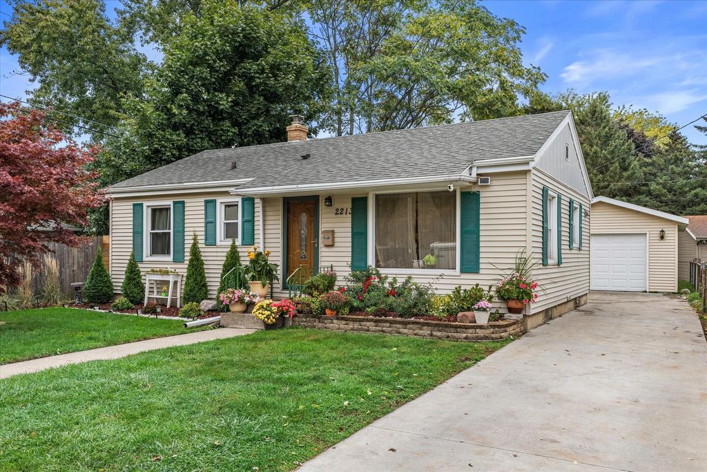 2213 Phillips Ave, Racine