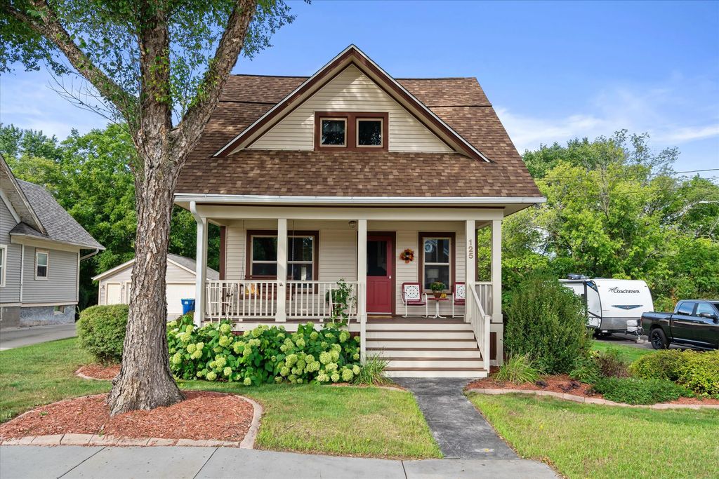 125 N Milwaukee St, Fredonia