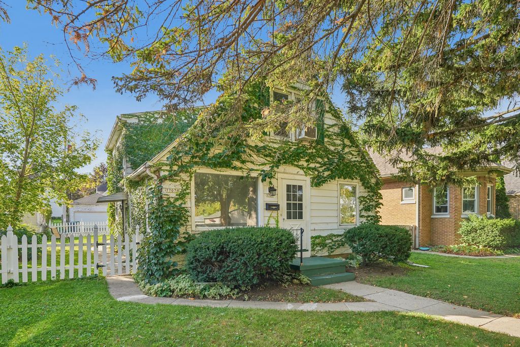 7707 W Hadley St, Milwaukee