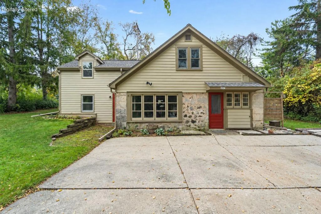 4307 W Grace Ave, Mequon