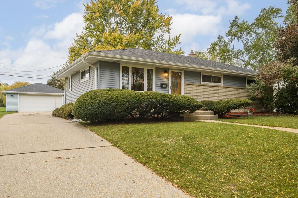 1104 Bel Ayr Dr, Waukesha
