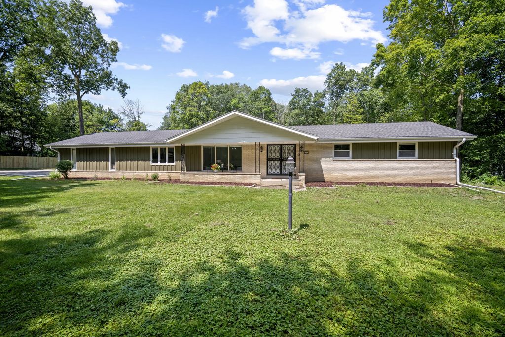 8441 S 20th St, Oak Creek