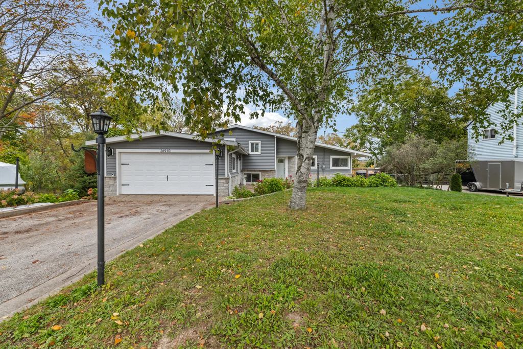 N38 W26910 Glacier Rd, Pewaukee