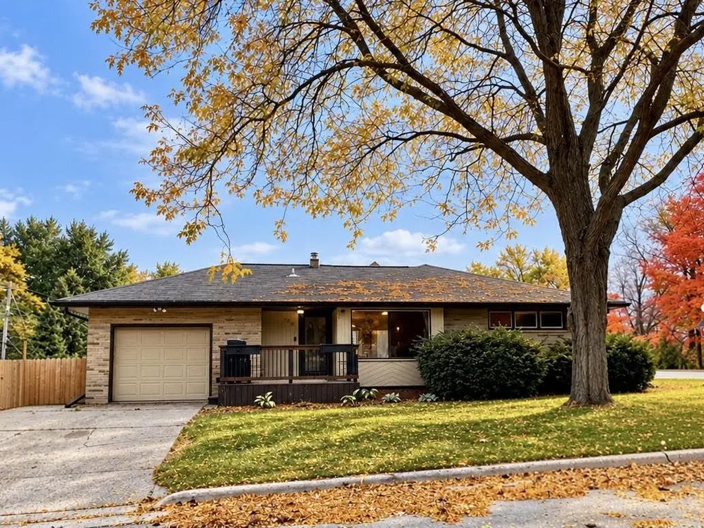 170 4th St, Sheboygan Falls