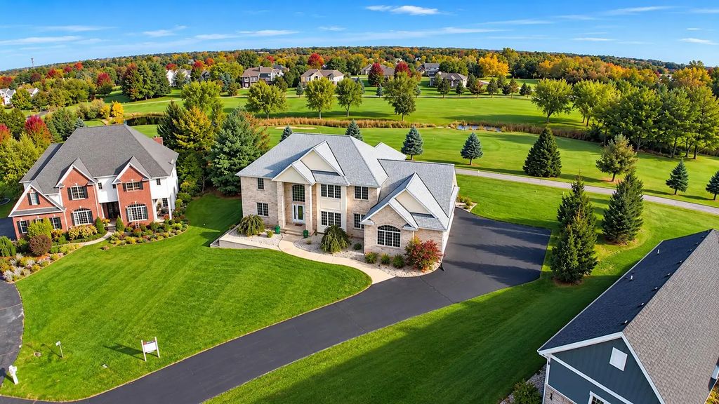 W4744 Briar Dr, Lafayette