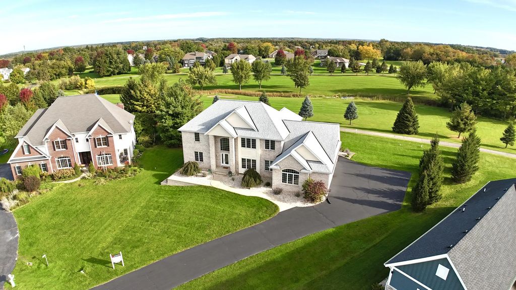 W4744 Briar Dr, Lafayette
