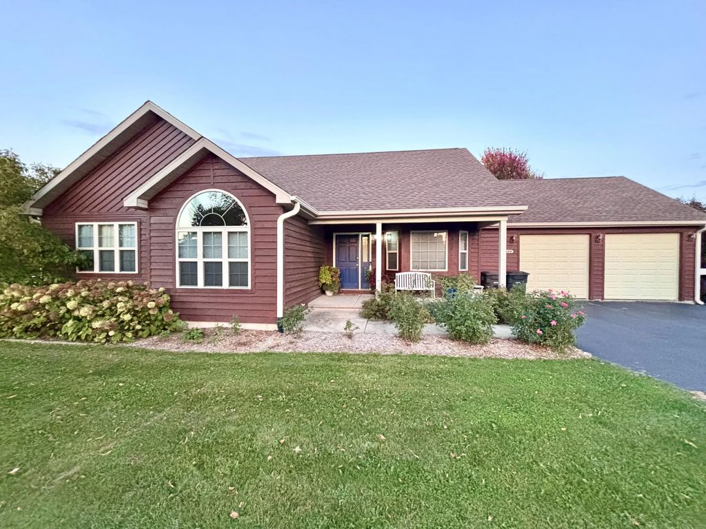N1620 N Geneva Ave, Linn