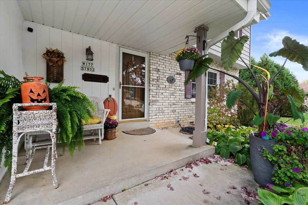 W177s7802 Kristin Dr, Muskego