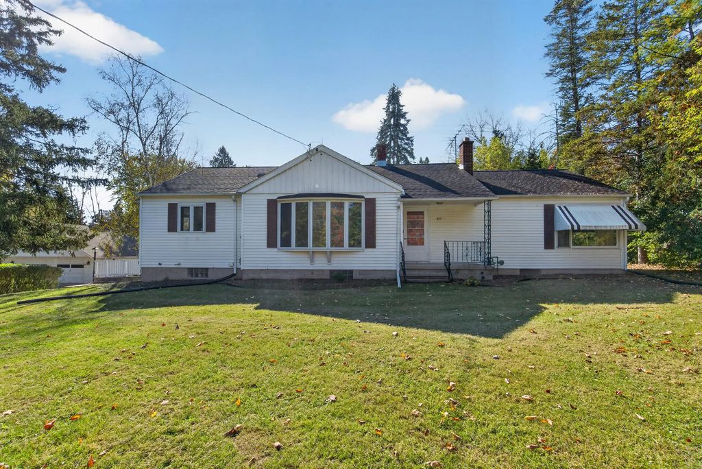 857 Riverview Dr, Trenton