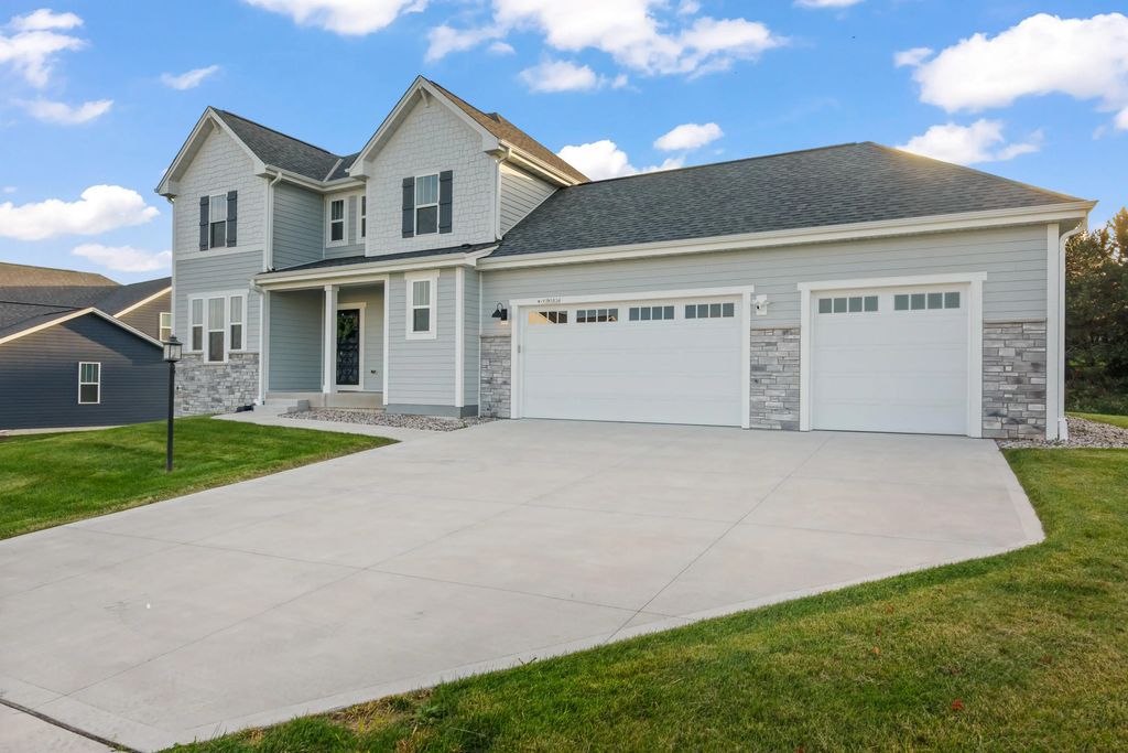 W193n5036 Rosemary Rdg, Menomonee Falls