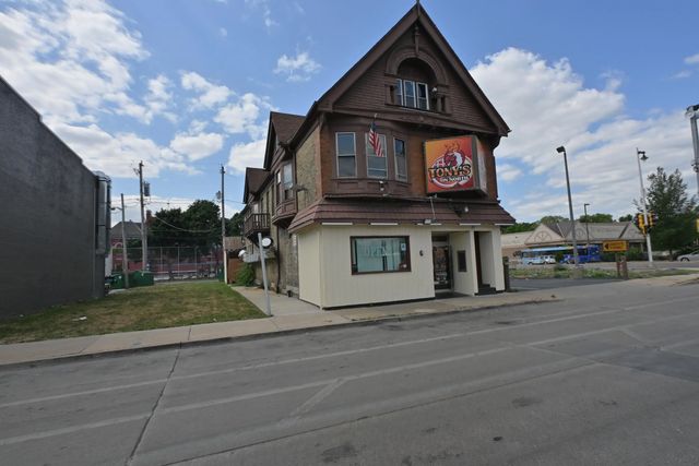2625 W North Ave, Milwaukee