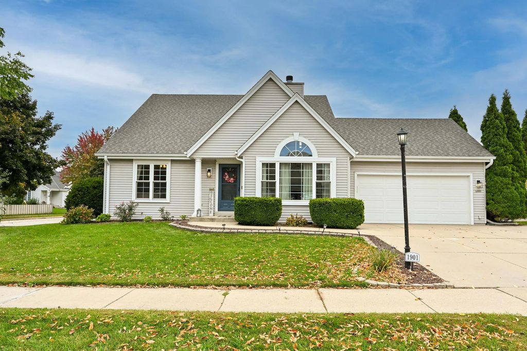 1901 Penhurst Way, Waukesha