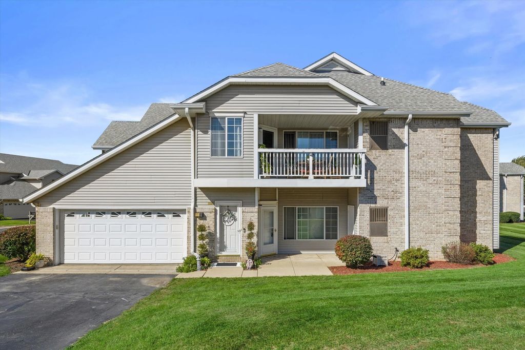 6976 S Rolling Meadows Ct, Oak Creek