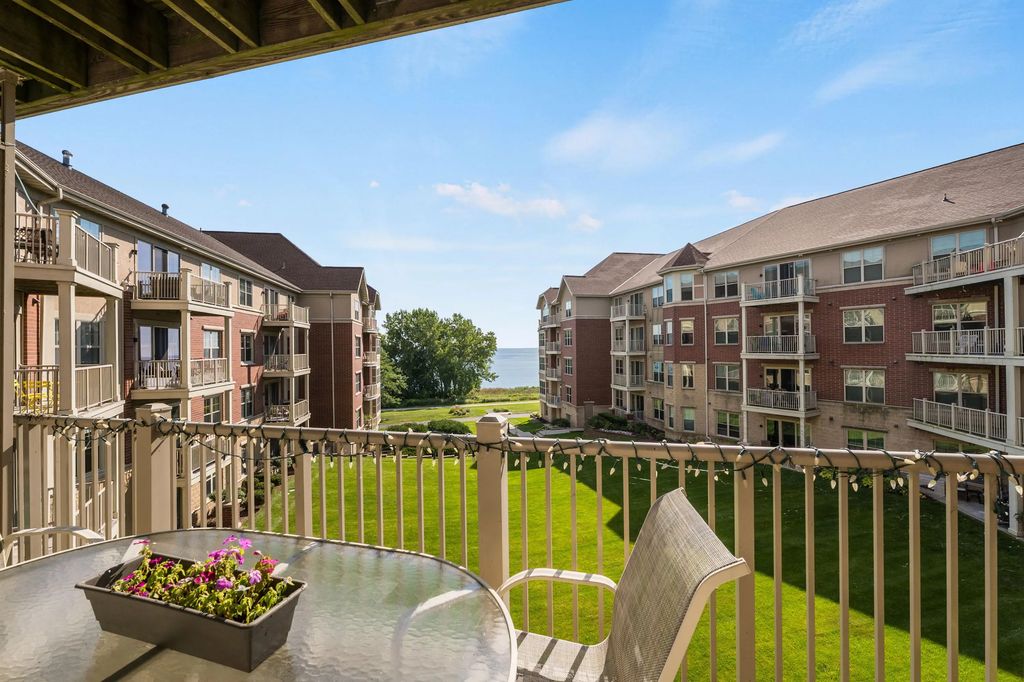 4120 S Lake Dr 351, Saint Francis