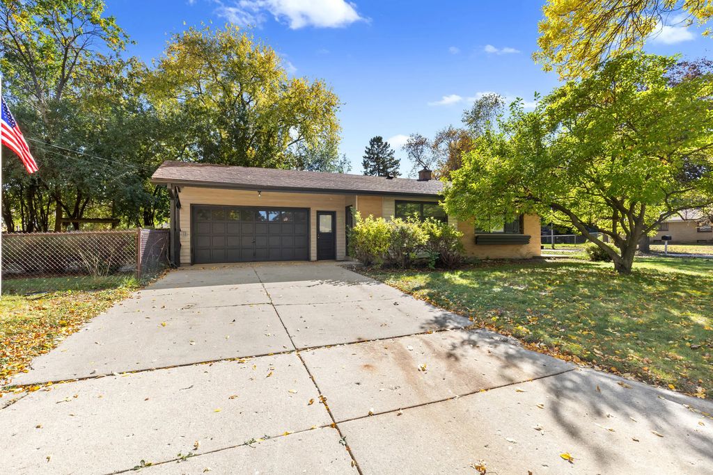 7424 N 38th St, Milwaukee