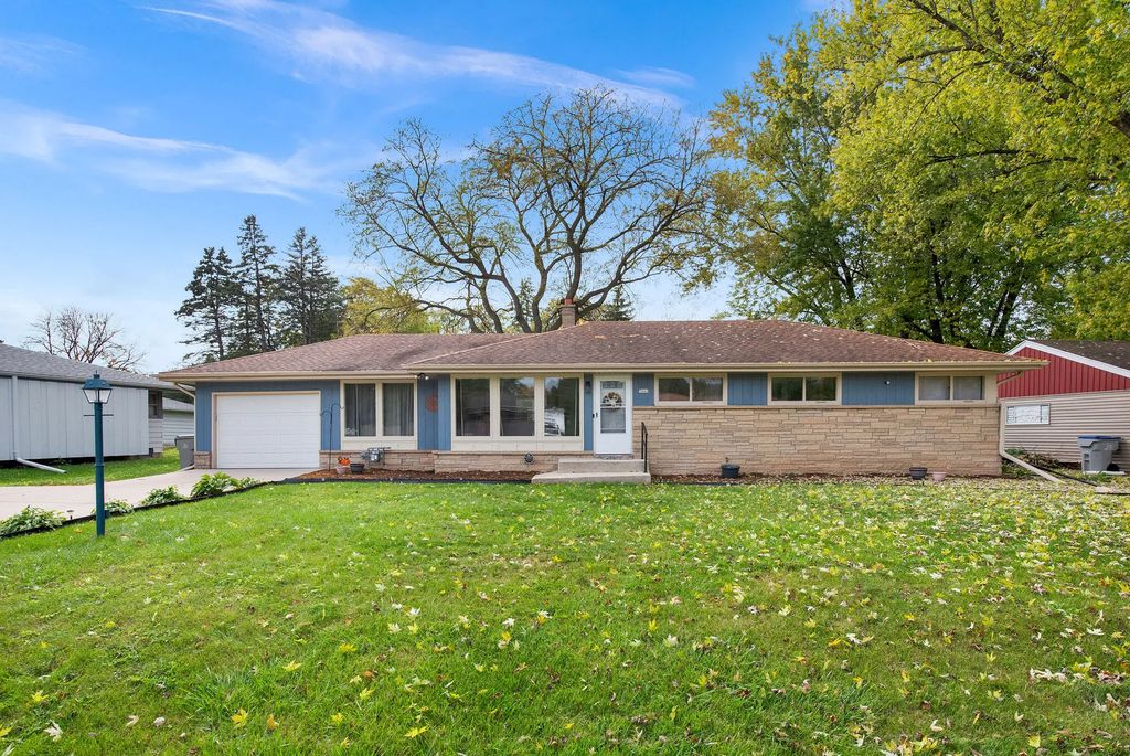 7661 N Delta Pl, Milwaukee