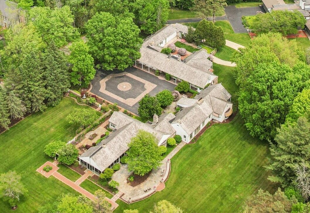 625 E Juniper, Mequon