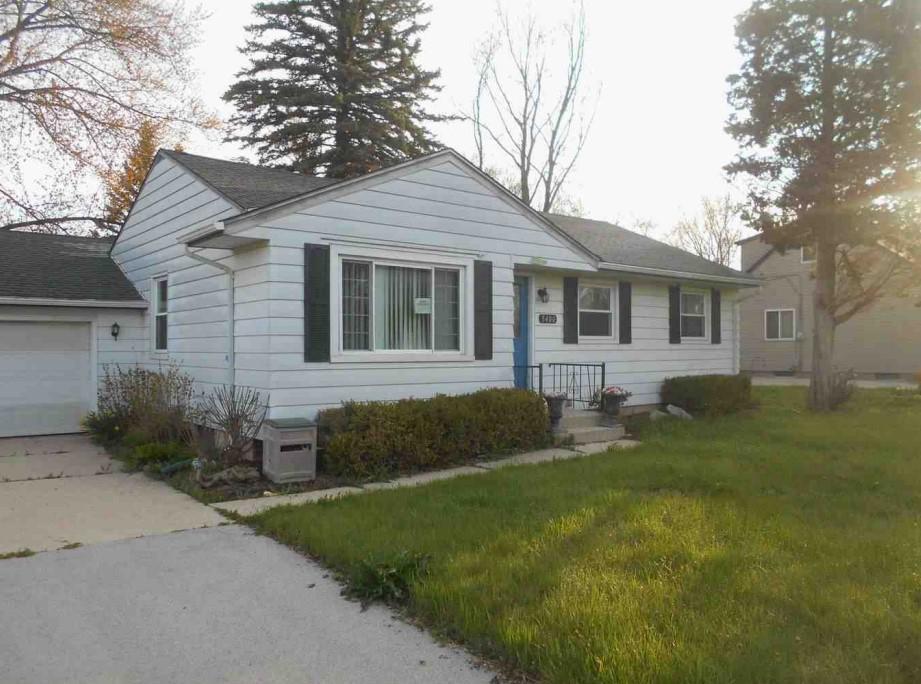 5400 W Dean Rd, Brown Deer