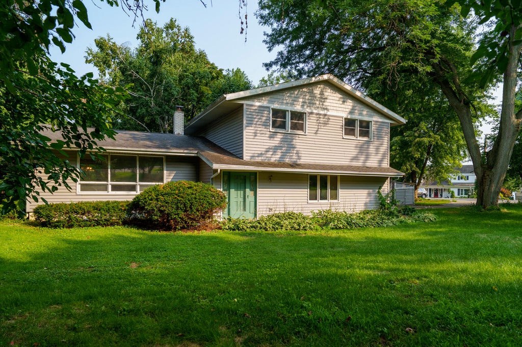 5617 Winnequah Rd, Monona