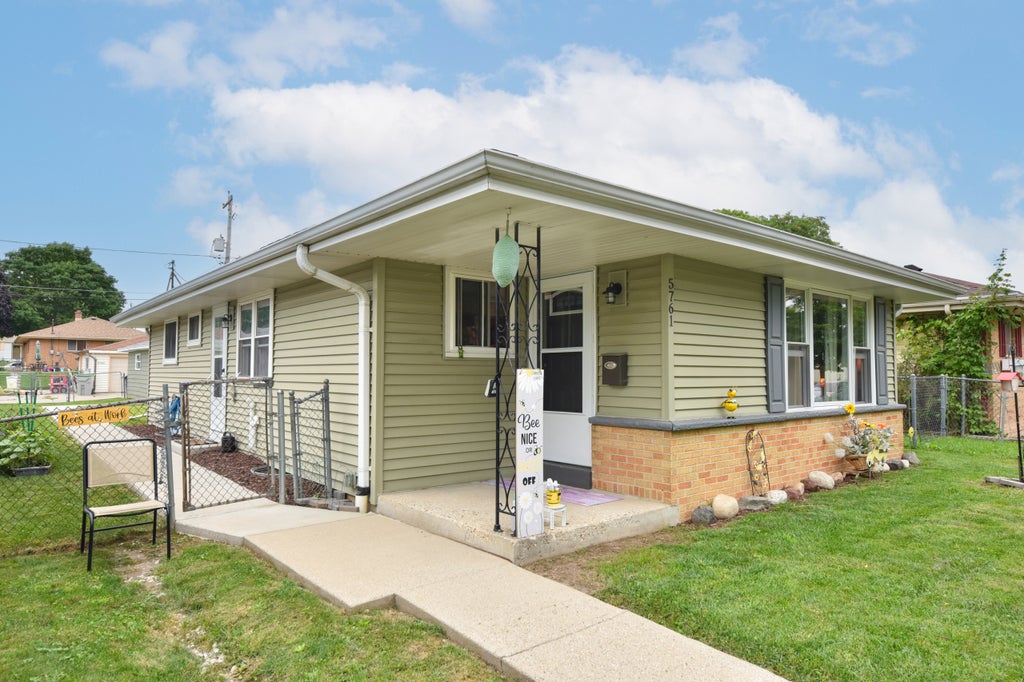 5761 N 97th St, Milwaukee