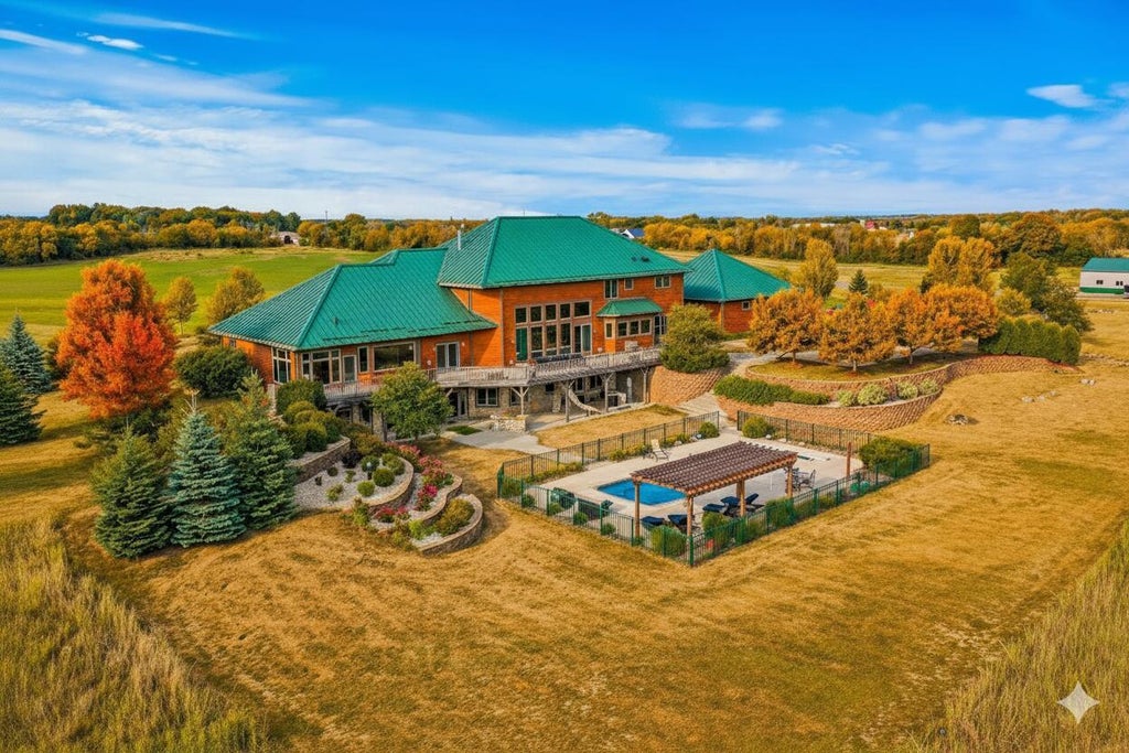 2269 Powder Hill, Erin