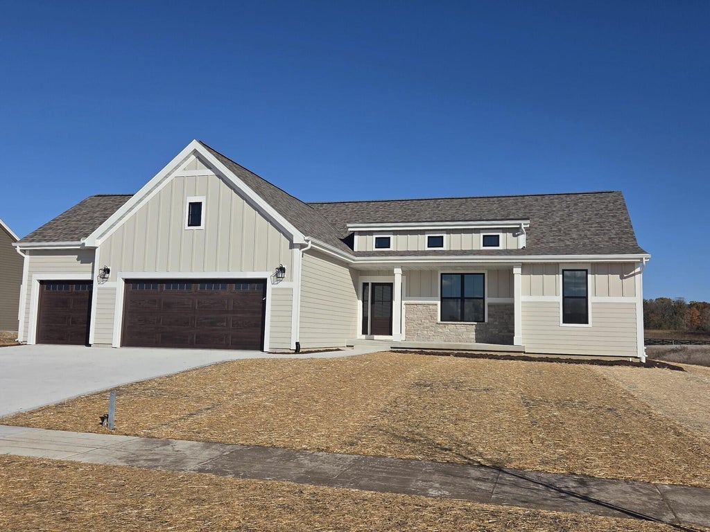 9902 N Migratory Ln, Mequon