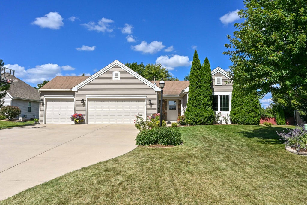 13800 W Prairie Ln, New Berlin