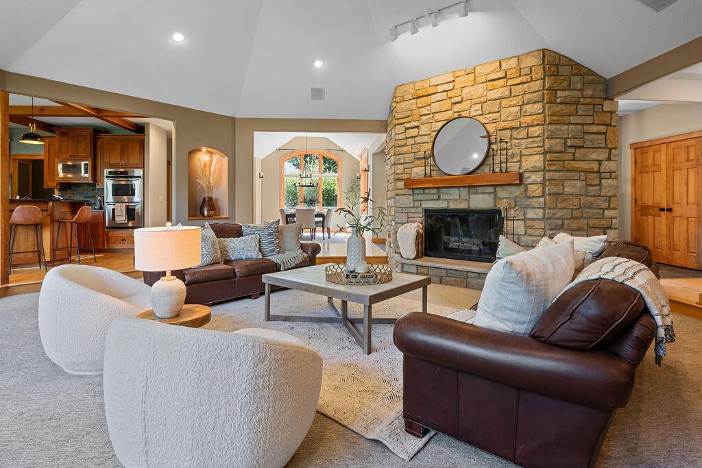 35300 Pabst Rd, Oconomowoc