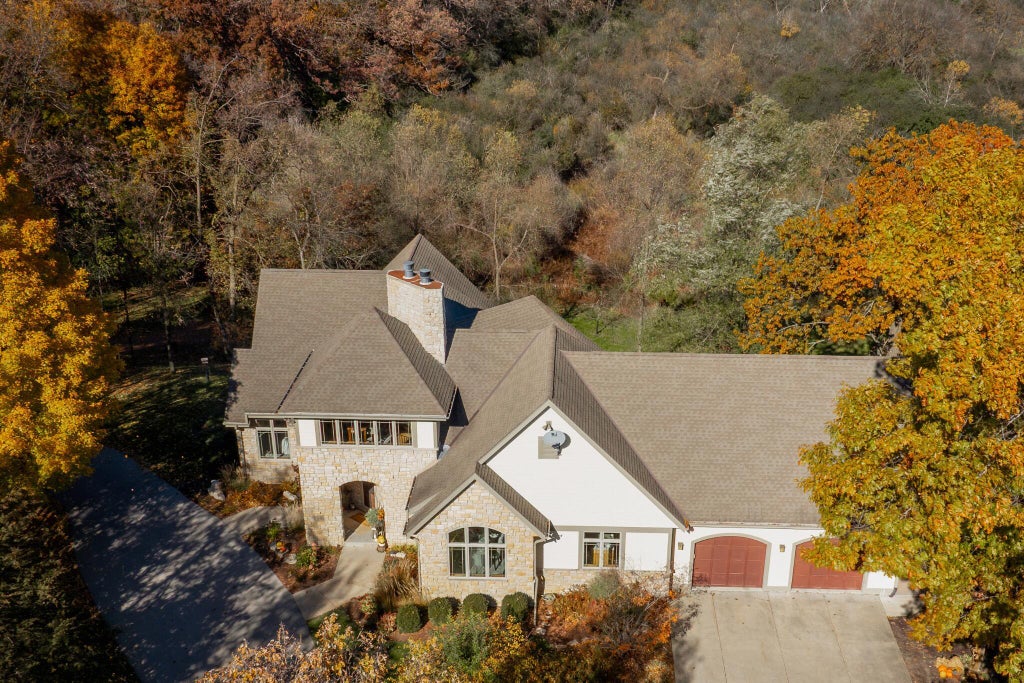 35300 Pabst Rd, Oconomowoc