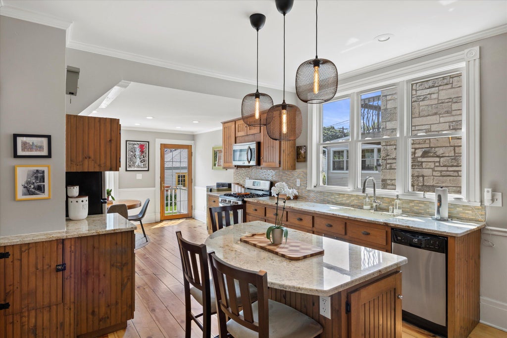 3146 S Kinnickinnic Ave, Milwaukee