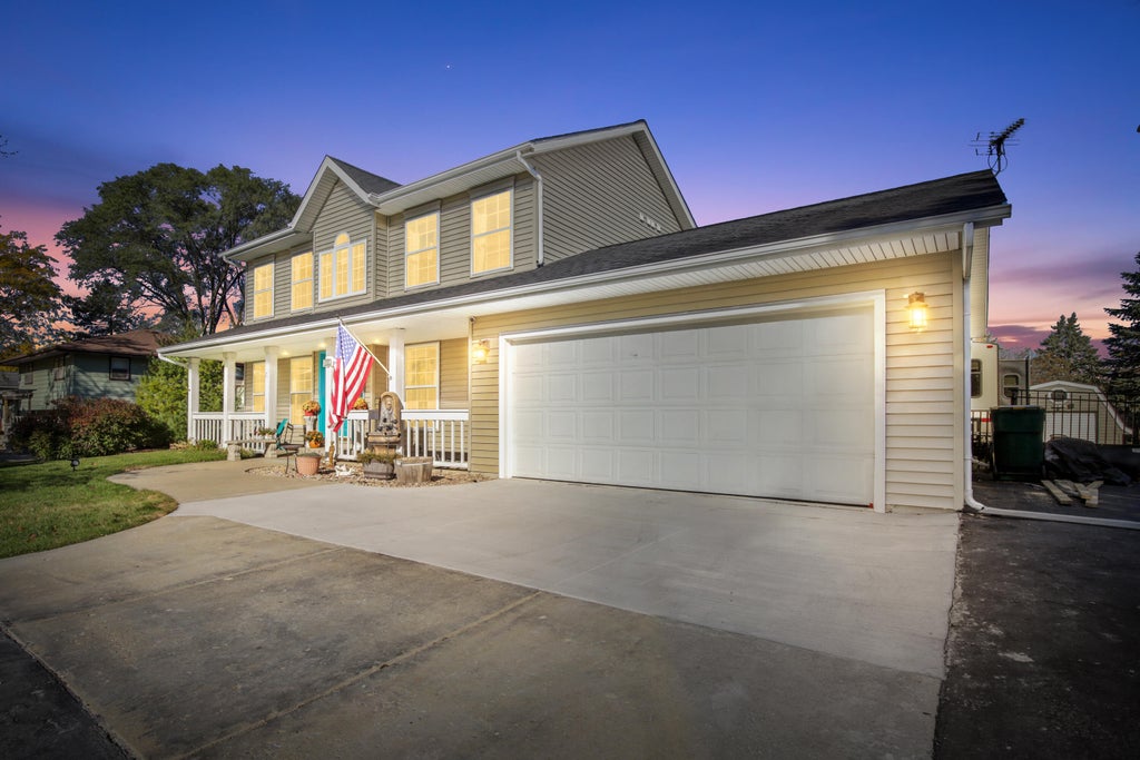 2350 E Sandy Acre Rd, West Bend